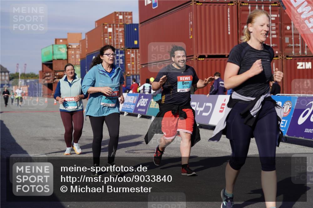 03.10.2025 - Köhlbrandbrückenlauf Michael Burmester http://msf.ph/oto/9033840 03.10.2025 10:42:12 Ziel 2178, 2179, 2277, 2278, 2515, 3070 meine-sportfotos.de