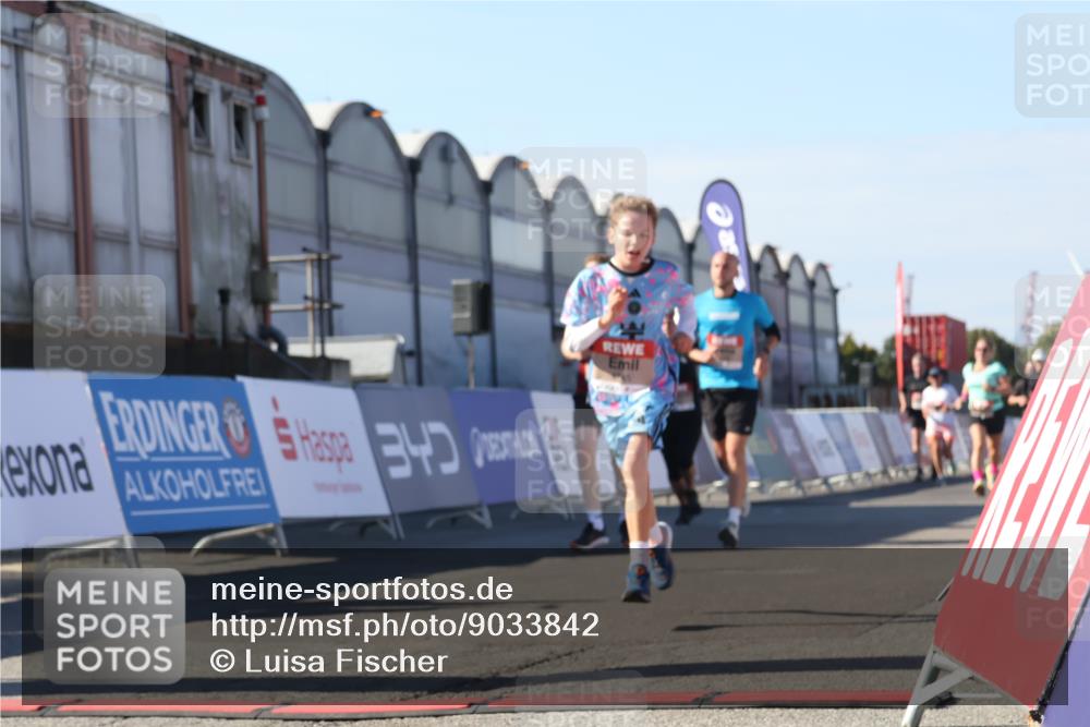03.10.2025 - Köhlbrandbrückenlauf Luisa Fischer http://msf.ph/oto/9033842 03.10.2025 13:12:24 Ziel 4189, 4266, 4638, 4656, 4745, 4908, 4973, 5062, 6565, 6566 meine-sportfotos.de