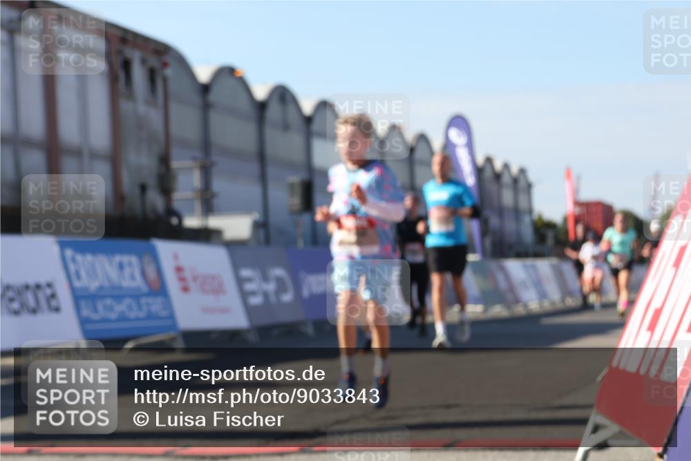03.10.2025 - Köhlbrandbrückenlauf Luisa Fischer http://msf.ph/oto/9033843 03.10.2025 13:12:25 Ziel 4189, 4266, 4638, 4656, 4700, 4745, 4908, 4973, 5062, 6565, 6566 meine-sportfotos.de