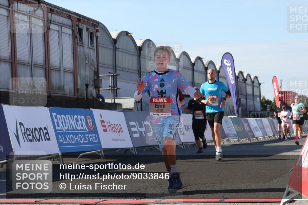 03.10.2025 - Köhlbrandbrückenlauf Luisa Fischer http://msf.ph/oto/9033846 03.10.2025 13:12:25 Ziel 4189, 4266, 4638, 4656, 4700, 4745, 4908, 4973, 5062, 6565, 6566 meine-sportfotos.de