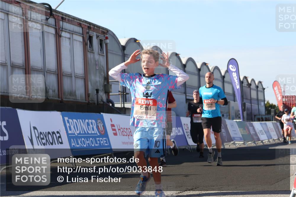 03.10.2025 - Köhlbrandbrückenlauf Luisa Fischer http://msf.ph/oto/9033848 03.10.2025 13:12:25 Ziel 4189, 4266, 4638, 4656, 4700, 4745, 4908, 4973, 5062, 6565, 6566 meine-sportfotos.de