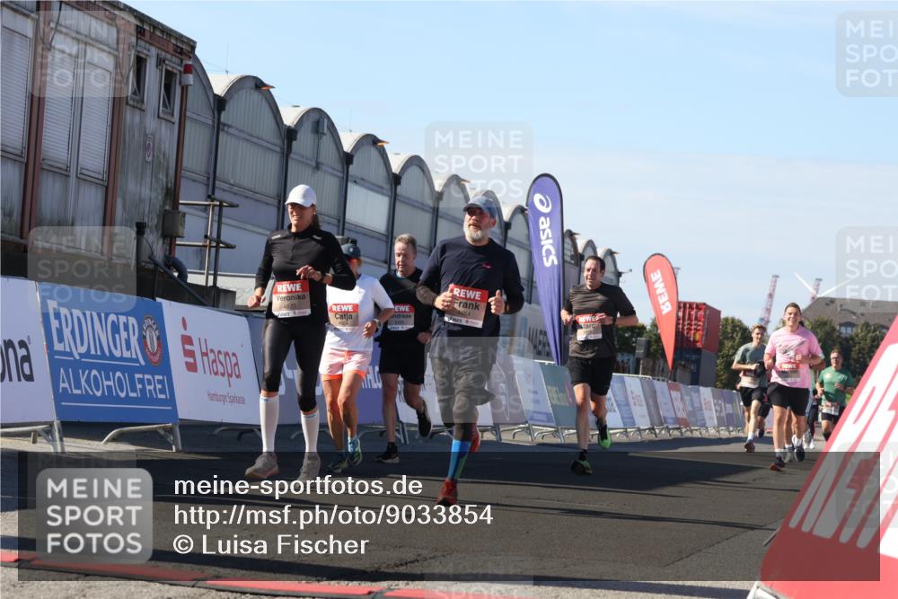 03.10.2025 - Köhlbrandbrückenlauf Luisa Fischer http://msf.ph/oto/9033854 03.10.2025 13:12:32 Ziel 4189, 4609, 4638, 4700, 4745, 4858, 4864, 4873, 4908, 4973, 6466 meine-sportfotos.de