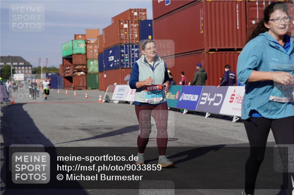 03.10.2025 - Köhlbrandbrückenlauf Michael Burmester http://msf.ph/oto/9033859 03.10.2025 10:42:13 Ziel 2178, 2179, 2278, 2515 meine-sportfotos.de