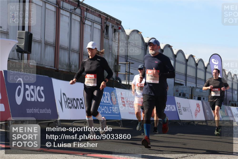 03.10.2025 - Köhlbrandbrückenlauf Luisa Fischer http://msf.ph/oto/9033860 03.10.2025 13:12:33 Ziel 4189, 4609, 4638, 4700, 4745, 4858, 4864, 4873, 4908, 4973, 6466 meine-sportfotos.de