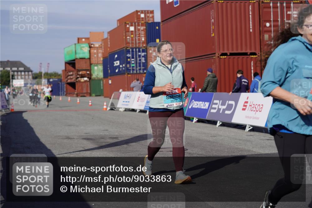 03.10.2025 - Köhlbrandbrückenlauf Michael Burmester http://msf.ph/oto/9033863 03.10.2025 10:42:13 Ziel 2178, 2179, 2278, 2515 meine-sportfotos.de