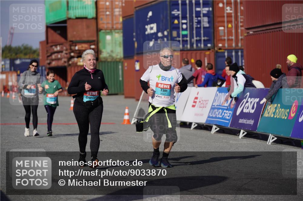 03.10.2025 - Köhlbrandbrückenlauf Michael Burmester http://msf.ph/oto/9033870 03.10.2025 10:42:24 Ziel 2898, 2899, 3547, 3548 meine-sportfotos.de