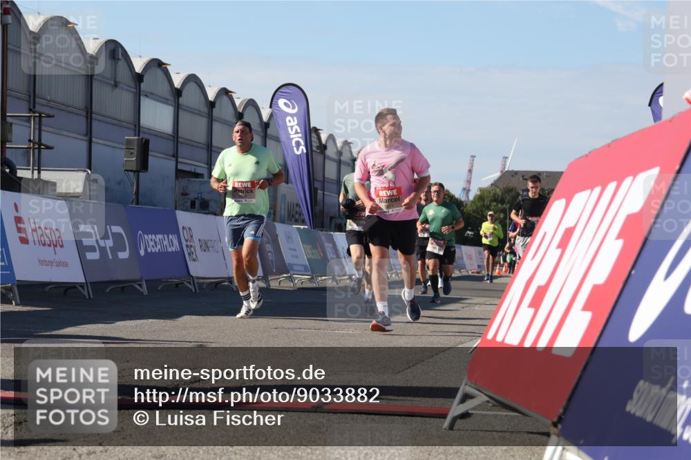03.10.2025 - Köhlbrandbrückenlauf Luisa Fischer http://msf.ph/oto/9033882 03.10.2025 13:12:37 Ziel 4048, 4189, 4391, 4392, 4609, 4638, 4700, 4858, 4864, 4873, 4973, 5874, 6466, 6588 meine-sportfotos.de