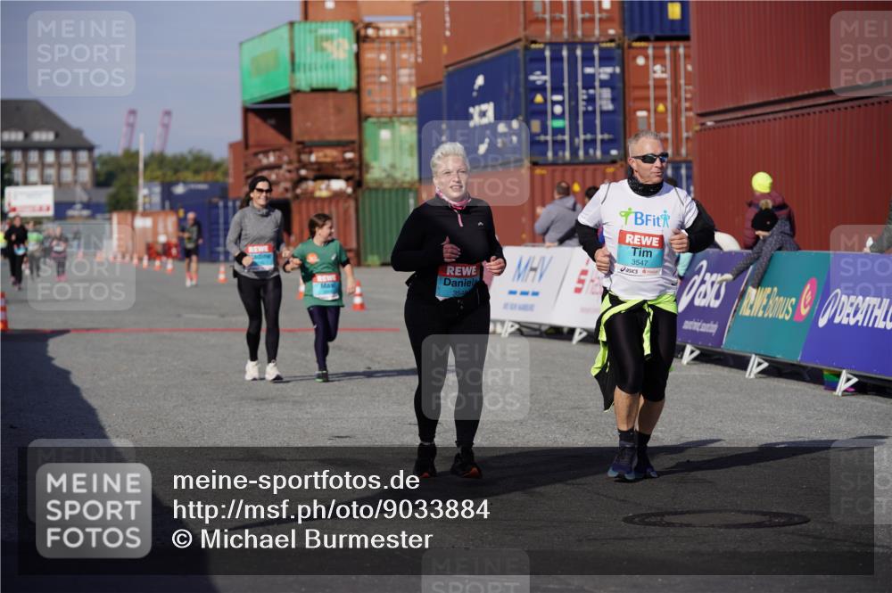 03.10.2025 - Köhlbrandbrückenlauf Michael Burmester http://msf.ph/oto/9033884 03.10.2025 10:42:25 Ziel 2898, 2899, 3547, 3548 meine-sportfotos.de