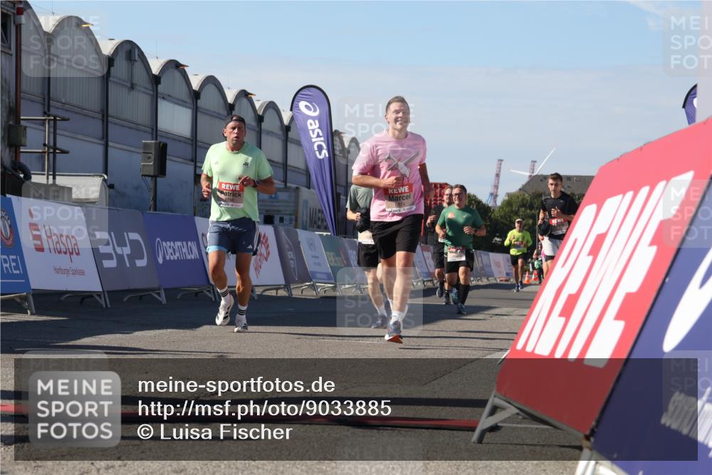 03.10.2025 - Köhlbrandbrückenlauf Luisa Fischer http://msf.ph/oto/9033885 03.10.2025 13:12:37 Ziel 4048, 4189, 4391, 4392, 4609, 4638, 4700, 4858, 4864, 4873, 4973, 5874, 6466, 6588 meine-sportfotos.de