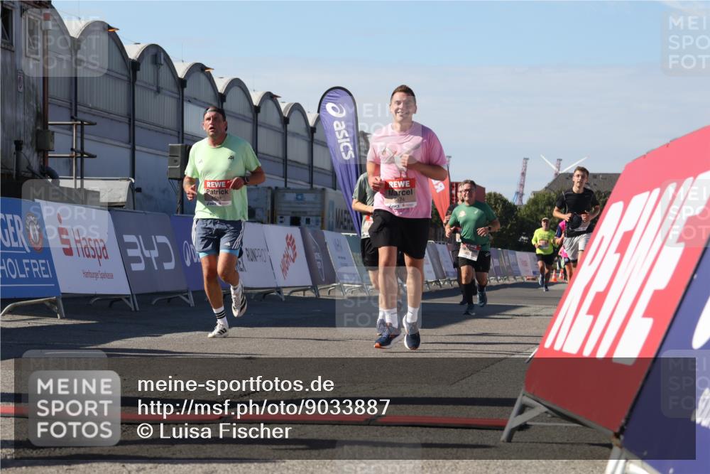 03.10.2025 - Köhlbrandbrückenlauf Luisa Fischer http://msf.ph/oto/9033887 03.10.2025 13:12:37 Ziel 4048, 4189, 4391, 4392, 4609, 4638, 4700, 4858, 4864, 4873, 4973, 5874, 6466, 6588 meine-sportfotos.de