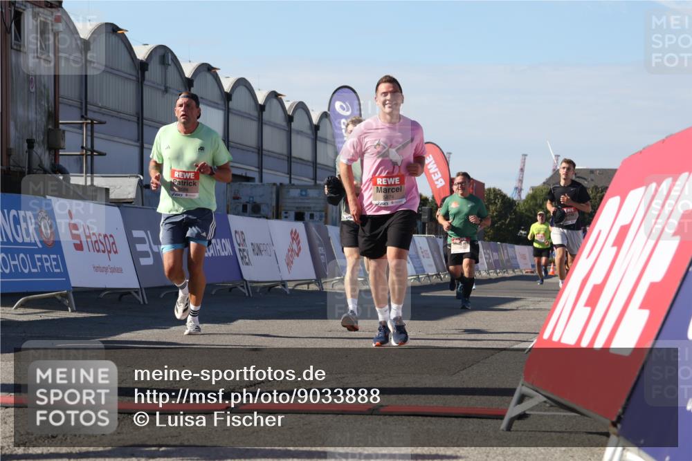03.10.2025 - Köhlbrandbrückenlauf Luisa Fischer http://msf.ph/oto/9033888 03.10.2025 13:12:38 Ziel 4048, 4189, 4391, 4392, 4527, 4609, 4638, 4700, 4858, 4864, 4873, 4973, 5874, 6466, 6588 meine-sportfotos.de