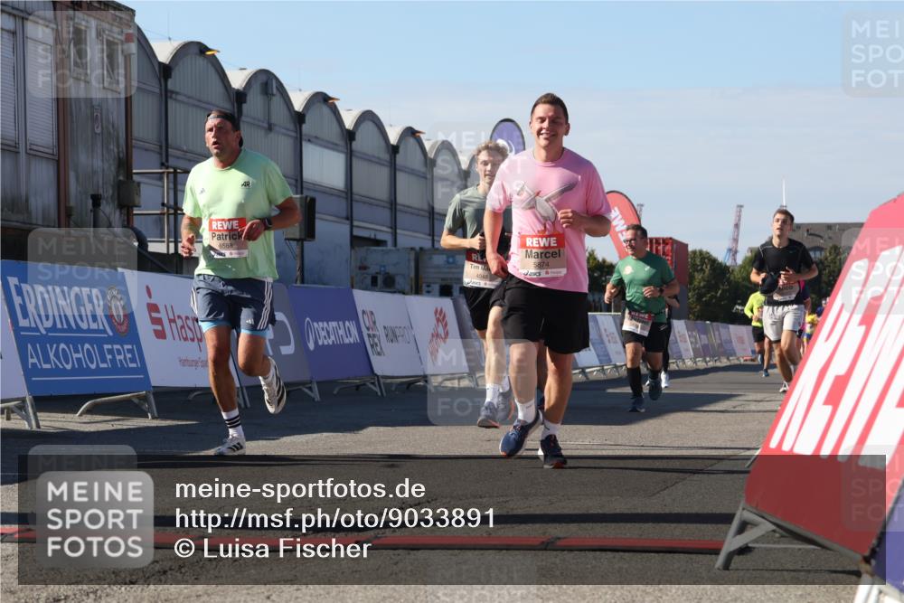 03.10.2025 - Köhlbrandbrückenlauf Luisa Fischer http://msf.ph/oto/9033891 03.10.2025 13:12:38 Ziel 4048, 4189, 4391, 4392, 4527, 4609, 4638, 4700, 4858, 4864, 4873, 4973, 5874, 6466, 6588 meine-sportfotos.de