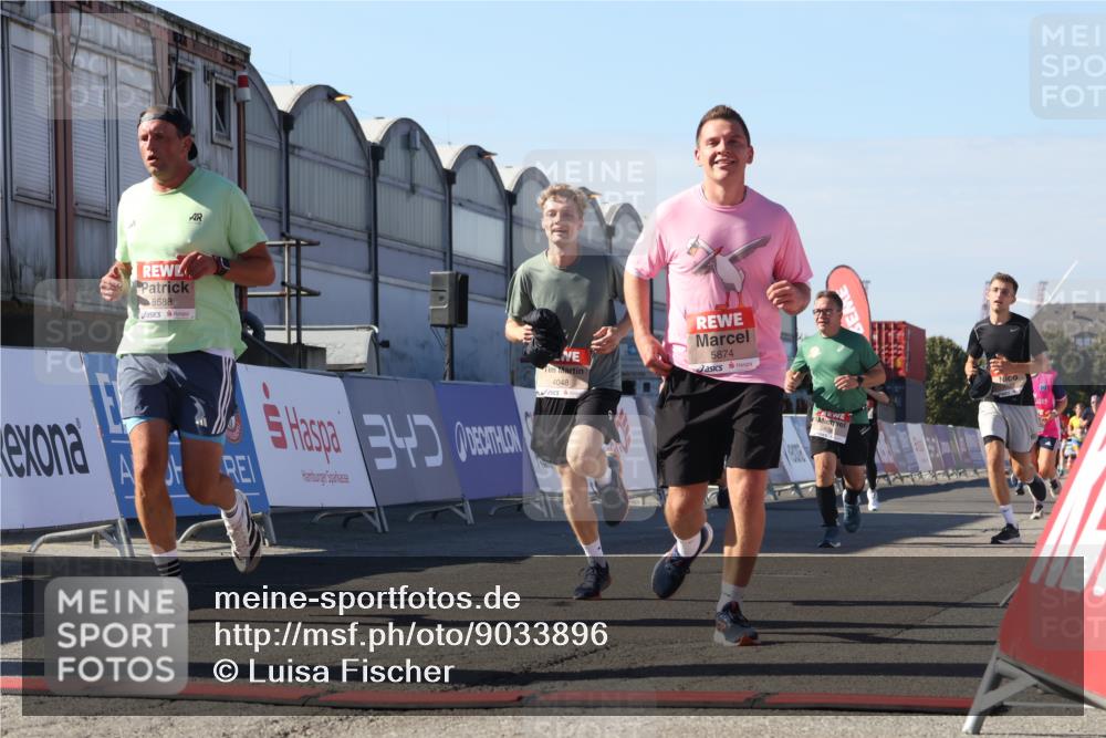 03.10.2025 - Köhlbrandbrückenlauf Luisa Fischer http://msf.ph/oto/9033896 03.10.2025 13:12:39 Ziel 4048, 4189, 4391, 4392, 4527, 4609, 4638, 4700, 4855, 4858, 4864, 4873, 4973, 4975, 5874, 6466, 6588 meine-sportfotos.de