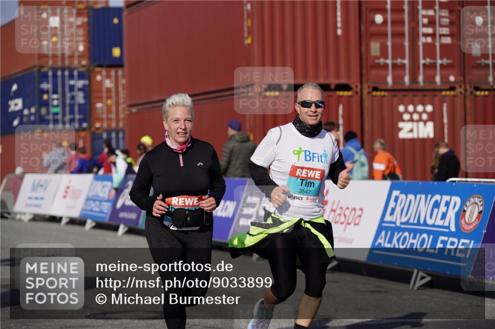03.10.2025 - Köhlbrandbrückenlauf Michael Burmester http://msf.ph/oto/9033899 03.10.2025 10:42:27 Ziel 2898, 2899, 3547, 3548 meine-sportfotos.de