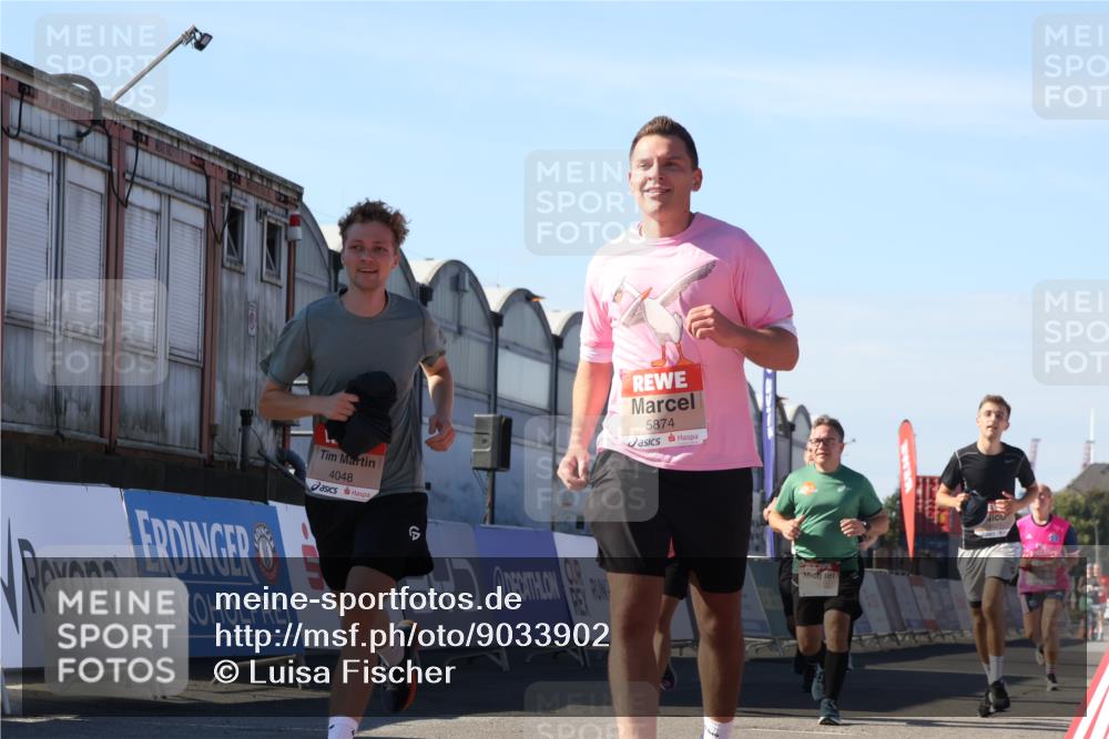 03.10.2025 - Köhlbrandbrückenlauf Luisa Fischer http://msf.ph/oto/9033902 03.10.2025 13:12:40 Ziel 4048, 4391, 4392, 4527, 4609, 4700, 4855, 4858, 4864, 4873, 4973, 4975, 5874, 5916, 6466, 6588 meine-sportfotos.de