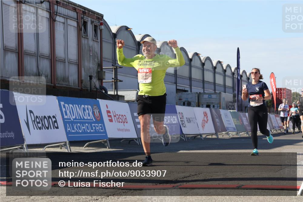 03.10.2025 - Köhlbrandbrückenlauf Luisa Fischer http://msf.ph/oto/9033907 03.10.2025 13:12:49 Ziel 4048, 4391, 4392, 4527, 4671, 4855, 4965, 4975, 5874, 5916, 6497, 6588, 6791 meine-sportfotos.de