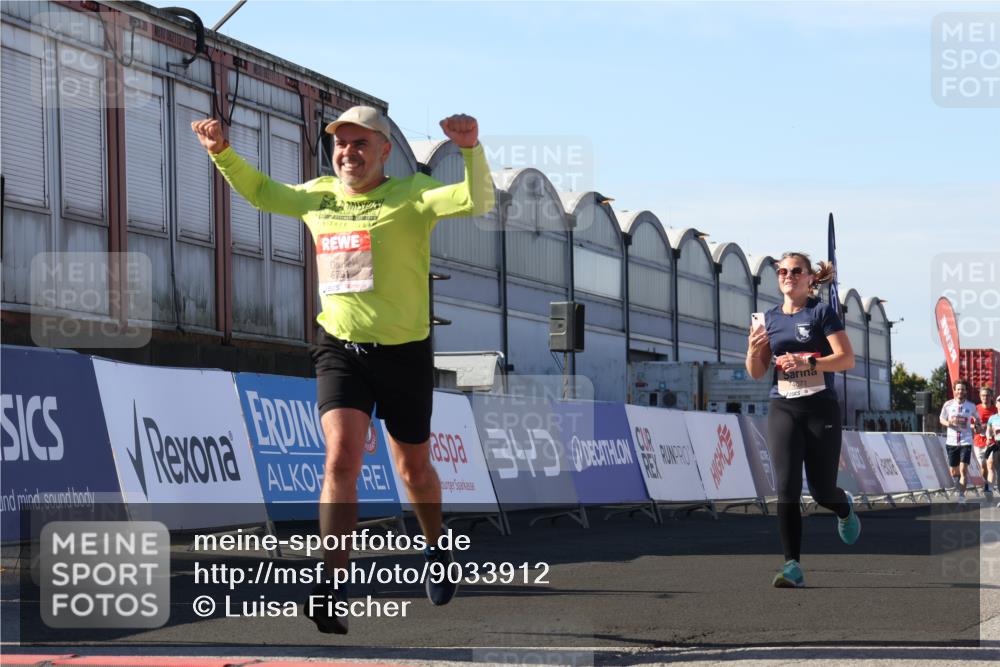03.10.2025 - Köhlbrandbrückenlauf Luisa Fischer http://msf.ph/oto/9033912 03.10.2025 13:12:50 Ziel 4048, 4391, 4392, 4527, 4671, 4855, 4965, 4975, 5874, 5916, 6497, 6588, 6791 meine-sportfotos.de