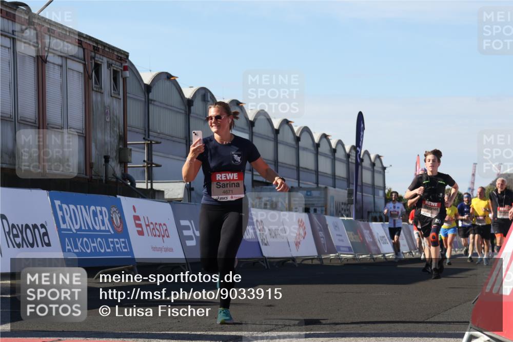 03.10.2025 - Köhlbrandbrückenlauf Luisa Fischer http://msf.ph/oto/9033915 03.10.2025 13:12:51 Ziel 4048, 4391, 4392, 4446, 4527, 4671, 4855, 4965, 4975, 5916, 6497, 6791 meine-sportfotos.de