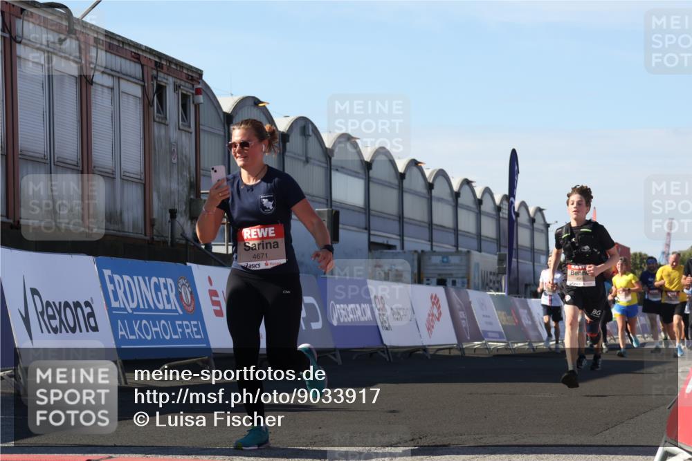 03.10.2025 - Köhlbrandbrückenlauf Luisa Fischer http://msf.ph/oto/9033917 03.10.2025 13:12:51 Ziel 4048, 4391, 4392, 4446, 4527, 4671, 4855, 4965, 4975, 5916, 6497, 6791 meine-sportfotos.de