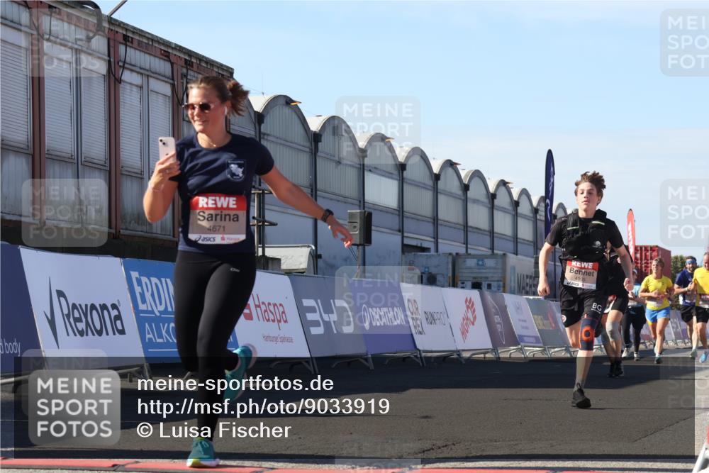03.10.2025 - Köhlbrandbrückenlauf Luisa Fischer http://msf.ph/oto/9033919 03.10.2025 13:12:51 Ziel 4048, 4391, 4392, 4446, 4527, 4671, 4855, 4965, 4975, 5916, 6497, 6791 meine-sportfotos.de