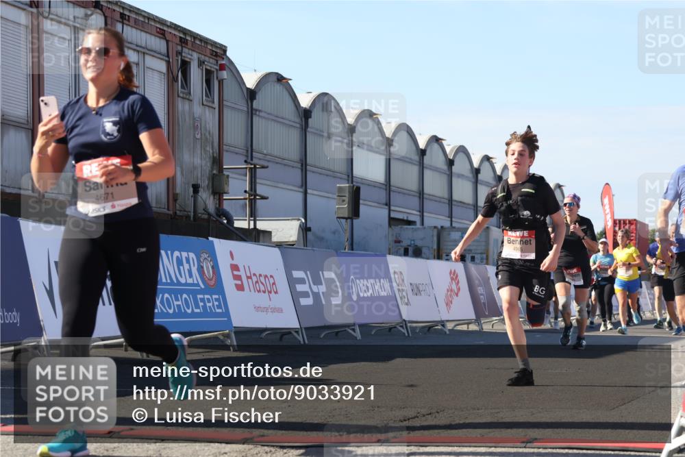 03.10.2025 - Köhlbrandbrückenlauf Luisa Fischer http://msf.ph/oto/9033921 03.10.2025 13:12:52 Ziel 4391, 4392, 4446, 4487, 4527, 4671, 4855, 4965, 4975, 5916, 6497, 6530, 6791 meine-sportfotos.de