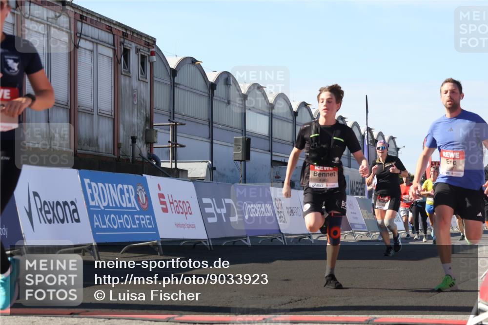 03.10.2025 - Köhlbrandbrückenlauf Luisa Fischer http://msf.ph/oto/9033923 03.10.2025 13:12:52 Ziel 4391, 4392, 4446, 4487, 4527, 4671, 4855, 4965, 4975, 5916, 6497, 6530, 6791 meine-sportfotos.de