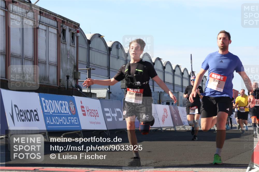 03.10.2025 - Köhlbrandbrückenlauf Luisa Fischer http://msf.ph/oto/9033925 03.10.2025 13:12:52 Ziel 4391, 4392, 4446, 4487, 4527, 4671, 4855, 4965, 4975, 5916, 6497, 6530, 6791 meine-sportfotos.de