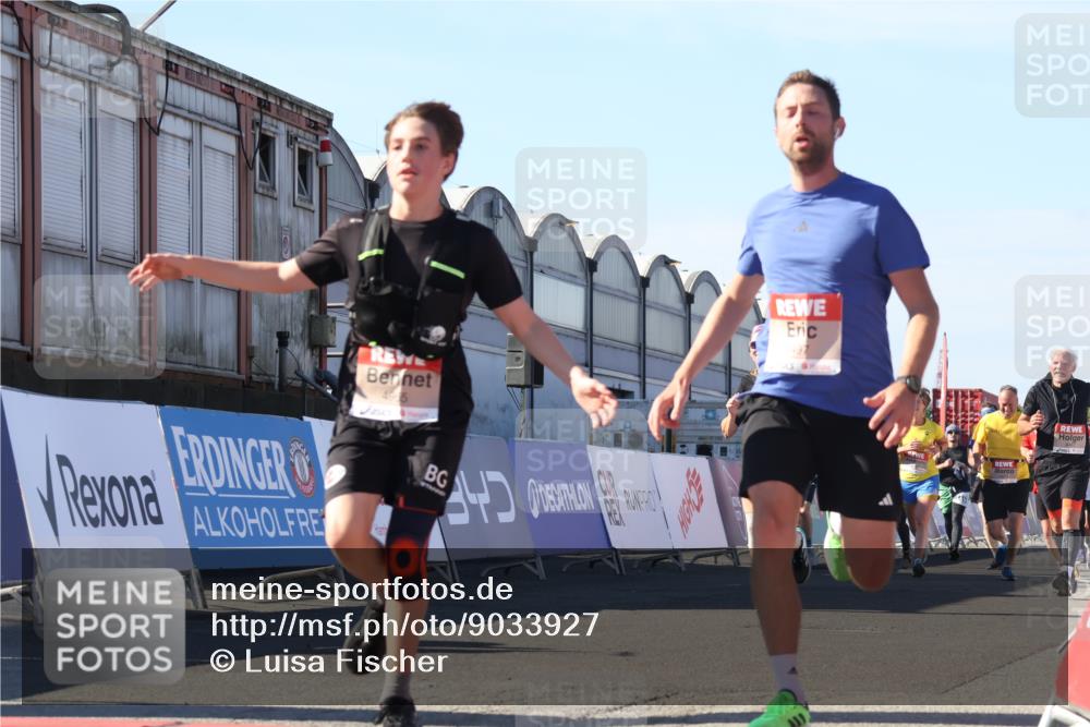 03.10.2025 - Köhlbrandbrückenlauf Luisa Fischer http://msf.ph/oto/9033927 03.10.2025 13:12:53 Ziel 4391, 4392, 4446, 4487, 4527, 4671, 4855, 4965, 4975, 5673, 5674, 5916, 6497, 6530, 6791 meine-sportfotos.de