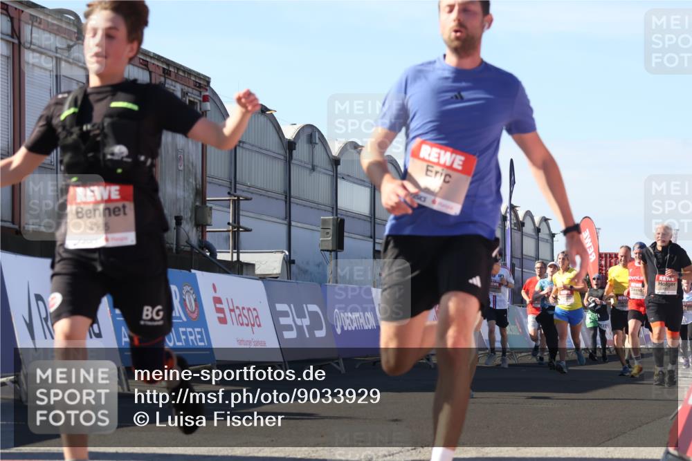 03.10.2025 - Köhlbrandbrückenlauf Luisa Fischer http://msf.ph/oto/9033929 03.10.2025 13:12:53 Ziel 4391, 4392, 4446, 4487, 4527, 4671, 4855, 4965, 4975, 5673, 5674, 5916, 6497, 6530, 6791 meine-sportfotos.de