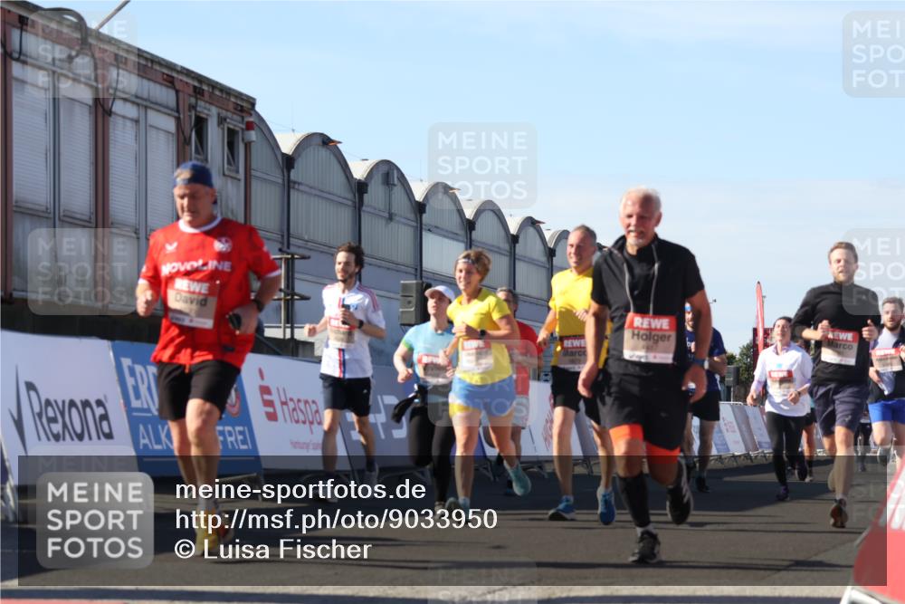 03.10.2025 - Köhlbrandbrückenlauf Luisa Fischer http://msf.ph/oto/9033950 03.10.2025 13:12:56 Ziel 4446, 4487, 4559, 4628, 4671, 4965, 5051, 5381, 5673, 5674, 5916, 6303, 6496, 6497, 6530, 6791 meine-sportfotos.de