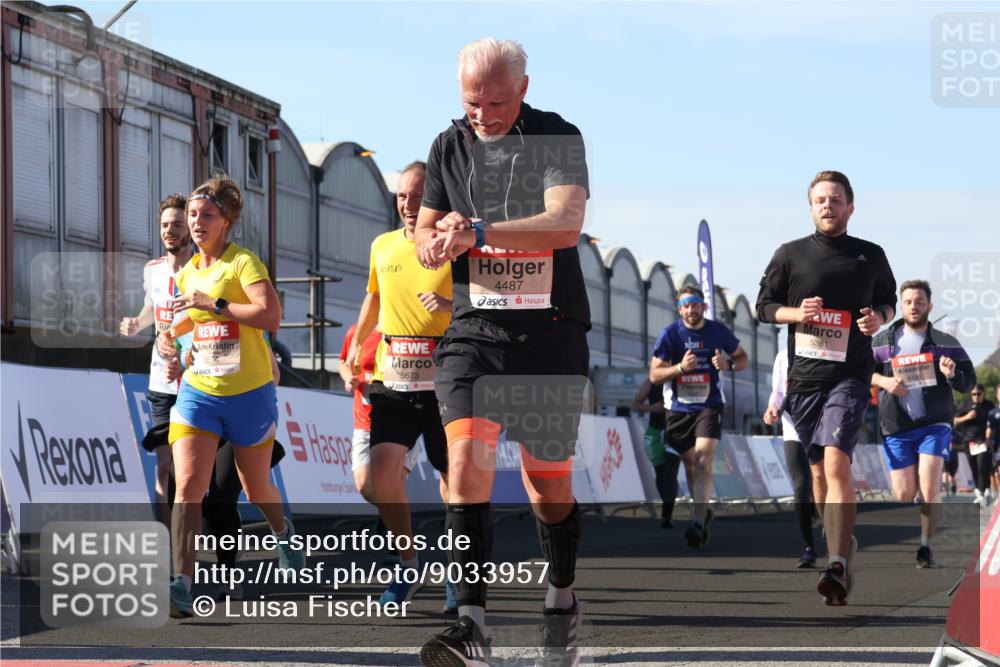 03.10.2025 - Köhlbrandbrückenlauf Luisa Fischer http://msf.ph/oto/9033957 03.10.2025 13:12:58 Ziel 4446, 4487, 4528, 4559, 4628, 4671, 4965, 5051, 5381, 5673, 5674, 6303, 6496, 6497, 6530, 6791 meine-sportfotos.de