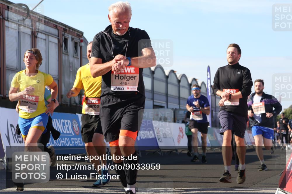 03.10.2025 - Köhlbrandbrückenlauf Luisa Fischer http://msf.ph/oto/9033959 03.10.2025 13:12:58 Ziel 4446, 4487, 4528, 4559, 4628, 4671, 4965, 5051, 5381, 5673, 5674, 6303, 6496, 6497, 6530, 6791 meine-sportfotos.de