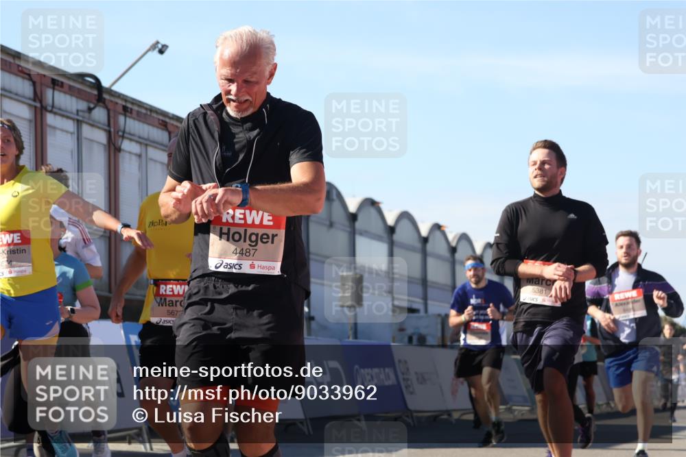 03.10.2025 - Köhlbrandbrückenlauf Luisa Fischer http://msf.ph/oto/9033962 03.10.2025 13:12:58 Ziel 4446, 4487, 4528, 4559, 4628, 4671, 4965, 5051, 5381, 5673, 5674, 6303, 6496, 6497, 6530, 6791 meine-sportfotos.de