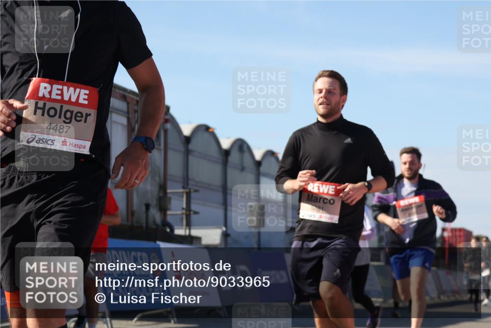 03.10.2025 - Köhlbrandbrückenlauf Luisa Fischer http://msf.ph/oto/9033965 03.10.2025 13:12:59 Ziel 4446, 4487, 4528, 4559, 4628, 4671, 4748, 4965, 5051, 5381, 5673, 5674, 6303, 6496, 6497, 6530, 6791 meine-sportfotos.de