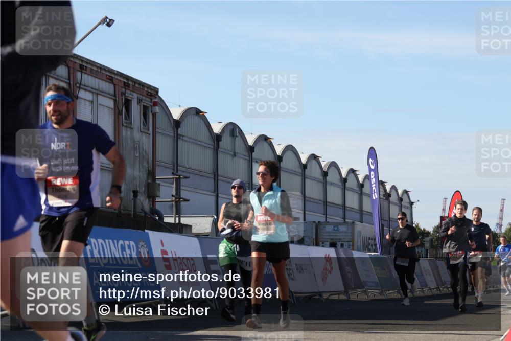 03.10.2025 - Köhlbrandbrückenlauf Luisa Fischer http://msf.ph/oto/9033981 03.10.2025 13:13:02 Ziel 4446, 4487, 4528, 4559, 4628, 4671, 4748, 4965, 5051, 5381, 5673, 5674, 6303, 6393, 6496, 6497, 6530, 6705, 6742, 6755 meine-sportfotos.de