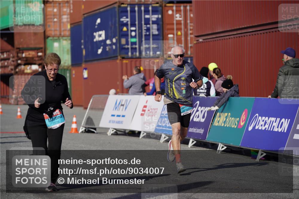 03.10.2025 - Köhlbrandbrückenlauf Michael Burmester http://msf.ph/oto/9034007 03.10.2025 10:42:45 Ziel 2226, 3131, 3283, 3623 meine-sportfotos.de
