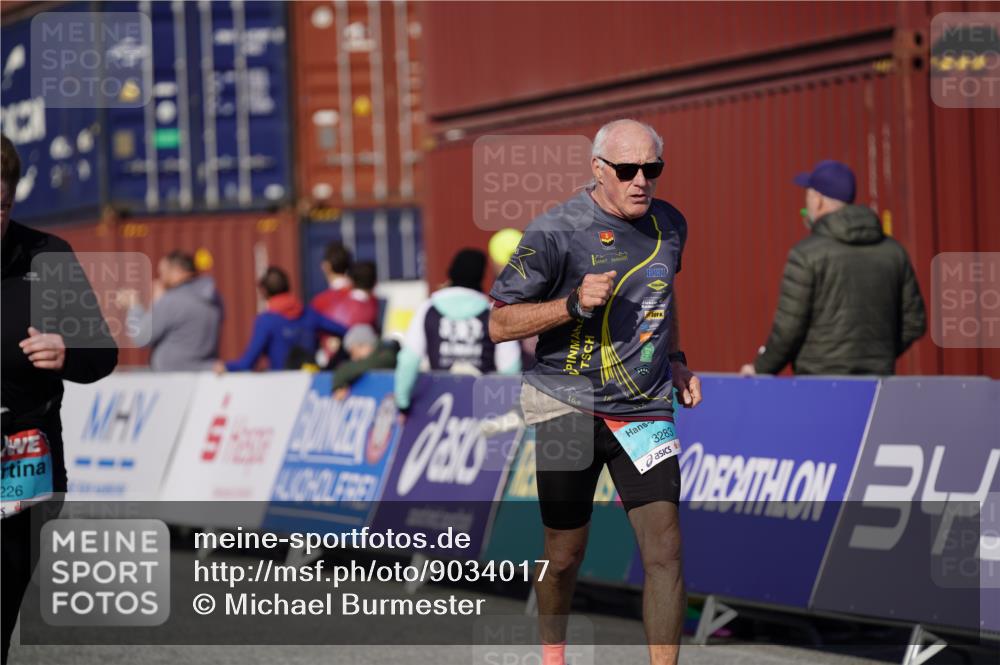 03.10.2025 - Köhlbrandbrückenlauf Michael Burmester http://msf.ph/oto/9034017 03.10.2025 10:42:46 Ziel 2226, 3131, 3283, 3623 meine-sportfotos.de