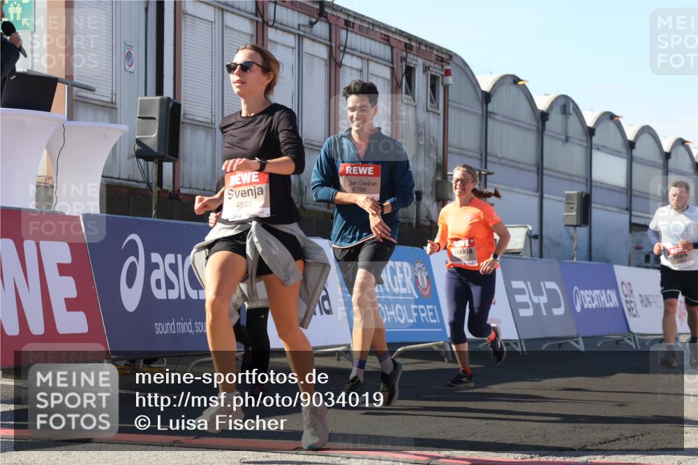 03.10.2025 - Köhlbrandbrückenlauf Luisa Fischer http://msf.ph/oto/9034019 03.10.2025 13:13:19 Ziel 4191, 4193, 4223, 4373, 4383, 4463, 4513, 4583, 4853, 5025, 5034, 5204, 5261, 5358, 5678, 5852, 6725, 6788, 6789, 6818 meine-sportfotos.de