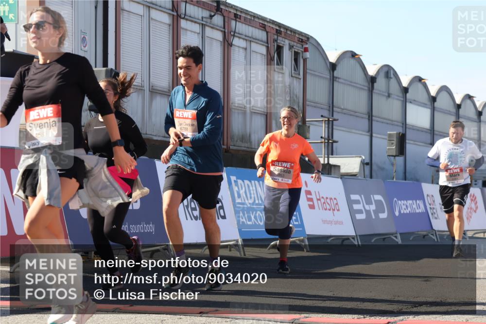 03.10.2025 - Köhlbrandbrückenlauf Luisa Fischer http://msf.ph/oto/9034020 03.10.2025 13:13:19 Ziel 4191, 4193, 4223, 4373, 4383, 4463, 4513, 4583, 4853, 5025, 5034, 5204, 5261, 5358, 5678, 5852, 6725, 6788, 6789, 6818 meine-sportfotos.de