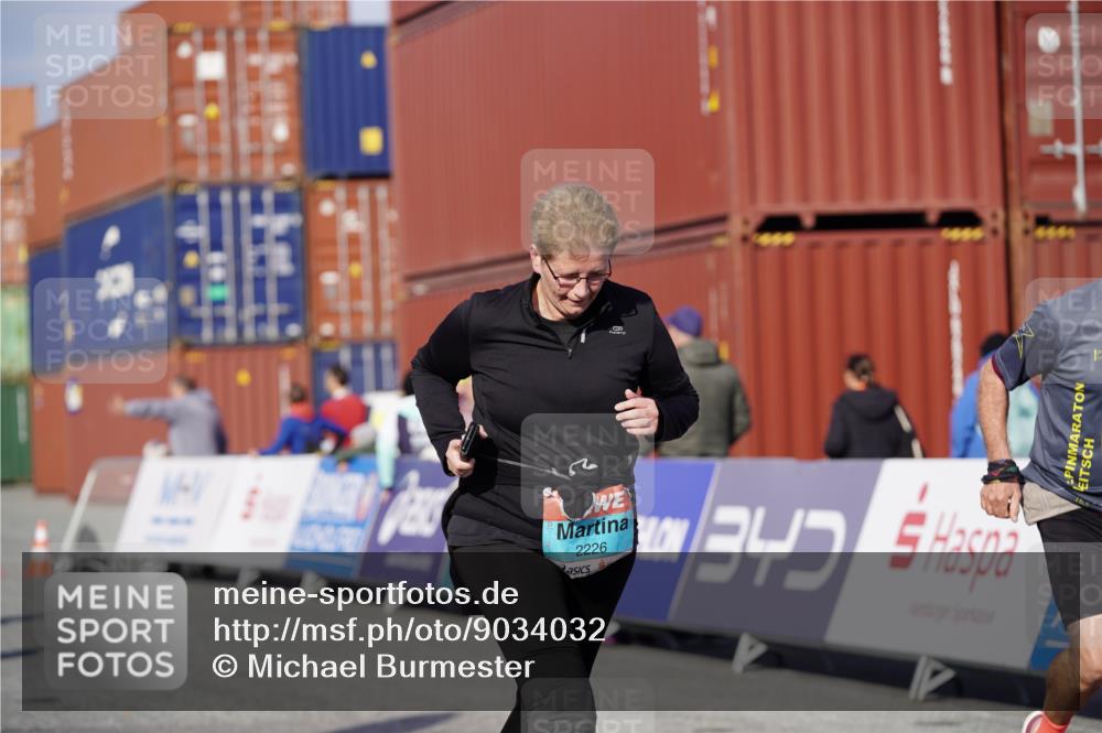 03.10.2025 - Köhlbrandbrückenlauf Michael Burmester http://msf.ph/oto/9034032 03.10.2025 10:42:48 Ziel 2226, 3131, 3283, 3623 meine-sportfotos.de