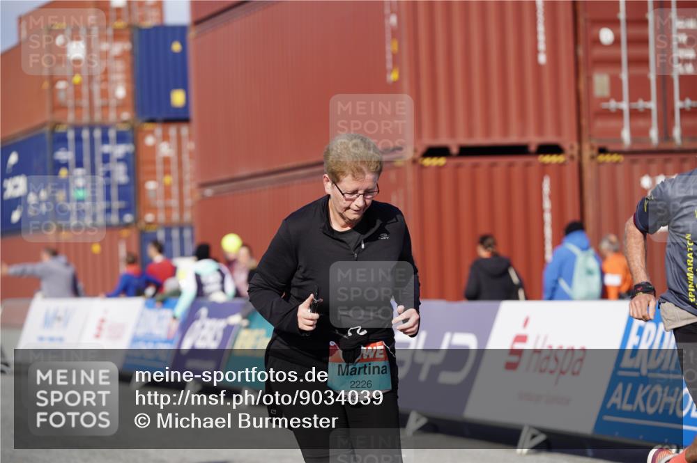 03.10.2025 - Köhlbrandbrückenlauf Michael Burmester http://msf.ph/oto/9034039 03.10.2025 10:42:48 Ziel 2226, 3131, 3283, 3623 meine-sportfotos.de