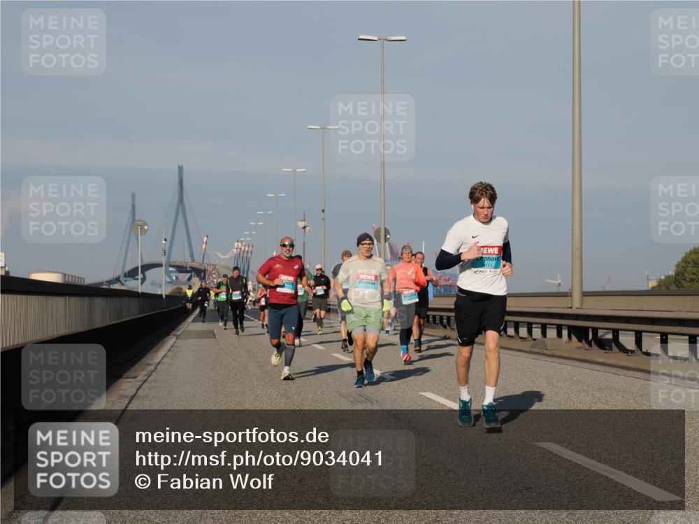 03.10.2025 - Köhlbrandbrückenlauf Fabian Wolf http://msf.ph/oto/9034041 03.10.2025 09:48:12 Position 3 111 meine-sportfotos.de