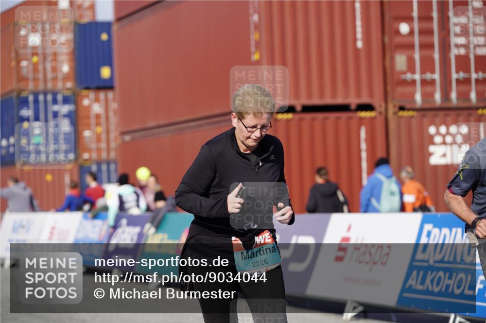 03.10.2025 - Köhlbrandbrückenlauf Michael Burmester http://msf.ph/oto/9034044 03.10.2025 10:42:48 Ziel 2226, 3131, 3283, 3623 meine-sportfotos.de