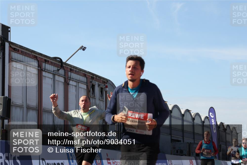 03.10.2025 - Köhlbrandbrückenlauf Luisa Fischer http://msf.ph/oto/9034051 03.10.2025 13:13:24 Ziel 4191, 4223, 4324, 4373, 4383, 4448, 4463, 4513, 4583, 4853, 5034, 5204, 5261, 5358, 5852, 6788, 6789, 6818 meine-sportfotos.de