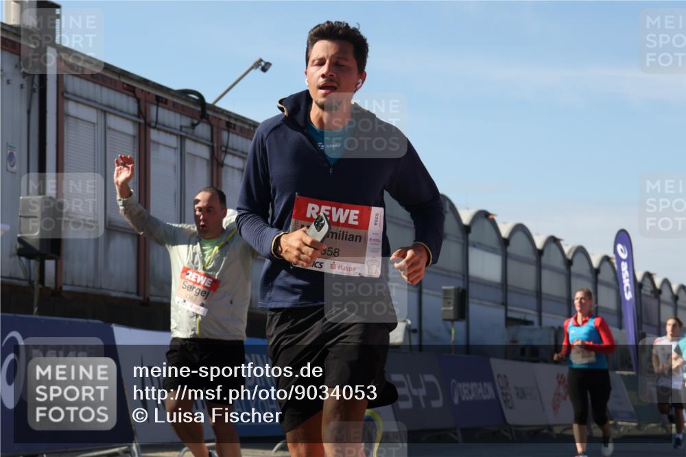03.10.2025 - Köhlbrandbrückenlauf Luisa Fischer http://msf.ph/oto/9034053 03.10.2025 13:13:24 Ziel 4191, 4223, 4324, 4373, 4383, 4448, 4463, 4513, 4583, 4853, 5034, 5204, 5261, 5358, 5852, 6788, 6789, 6818 meine-sportfotos.de