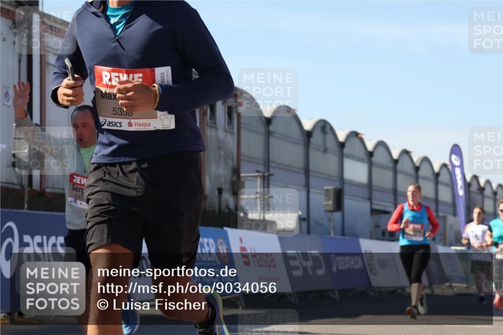 03.10.2025 - Köhlbrandbrückenlauf Luisa Fischer http://msf.ph/oto/9034056 03.10.2025 13:13:24 Ziel 4191, 4223, 4324, 4373, 4383, 4448, 4463, 4513, 4583, 4853, 5034, 5204, 5261, 5358, 5852, 6788, 6789, 6818 meine-sportfotos.de