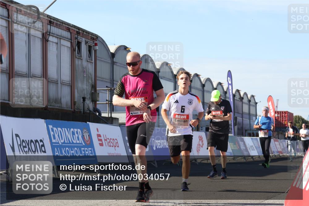 03.10.2025 - Köhlbrandbrückenlauf Luisa Fischer http://msf.ph/oto/9034057 03.10.2025 13:13:29 Ziel 4065, 4324, 4383, 4448, 4580, 4583, 4595, 4853, 5034, 5147, 5261, 5358, 6788, 6789 meine-sportfotos.de