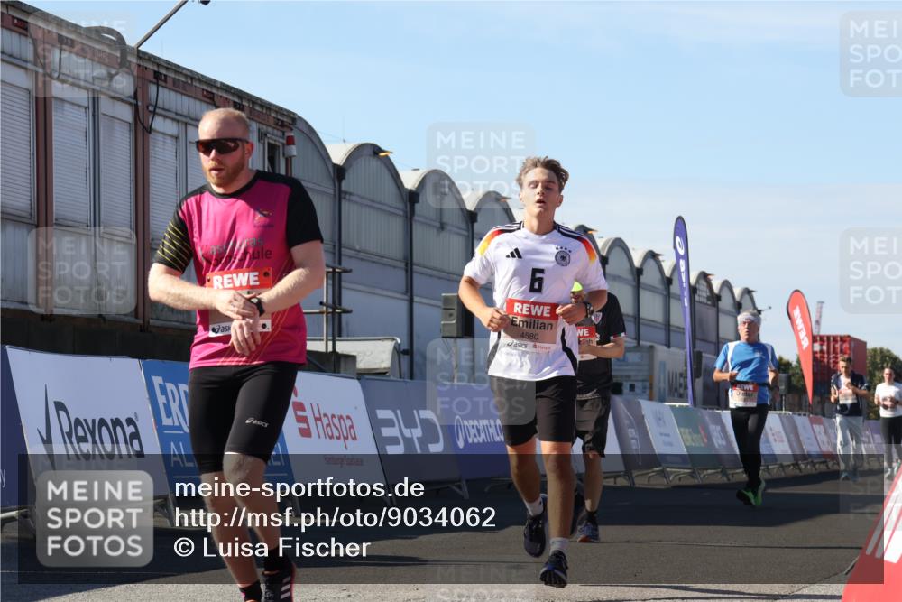 03.10.2025 - Köhlbrandbrückenlauf Luisa Fischer http://msf.ph/oto/9034062 03.10.2025 13:13:30 Ziel 4065, 4324, 4383, 4448, 4580, 4595, 4853, 5034, 5147, 5261, 5358, 6788, 6789 meine-sportfotos.de