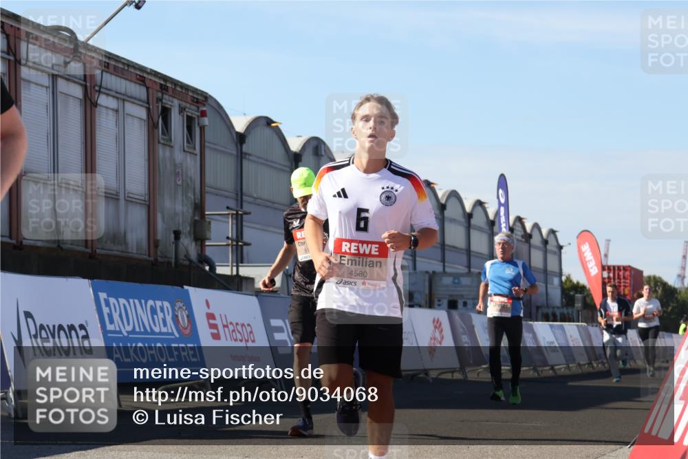 03.10.2025 - Köhlbrandbrückenlauf Luisa Fischer http://msf.ph/oto/9034068 03.10.2025 13:13:31 Ziel 4065, 4324, 4383, 4448, 4580, 4595, 4853, 5034, 5147, 5261, 5358 meine-sportfotos.de