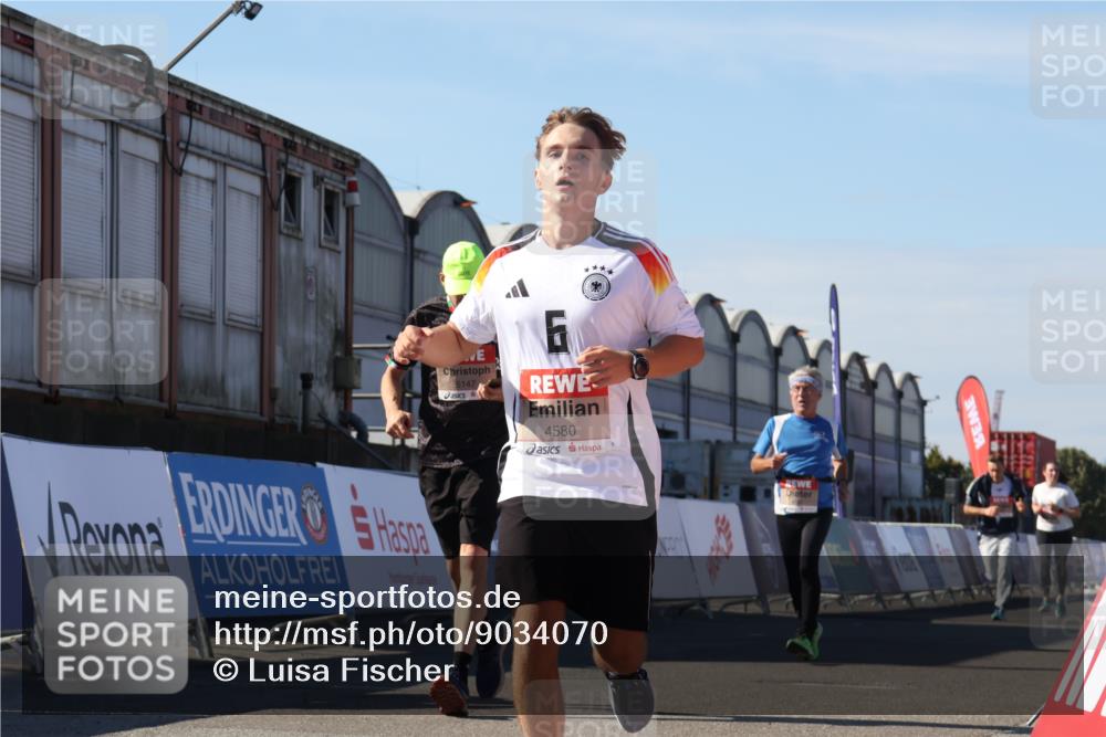 03.10.2025 - Köhlbrandbrückenlauf Luisa Fischer http://msf.ph/oto/9034070 03.10.2025 13:13:31 Ziel 4065, 4324, 4383, 4448, 4580, 4595, 4853, 5034, 5147, 5261, 5358 meine-sportfotos.de